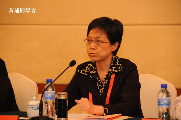 黄埔军校同学会副秘书长郑琴主持座谈会