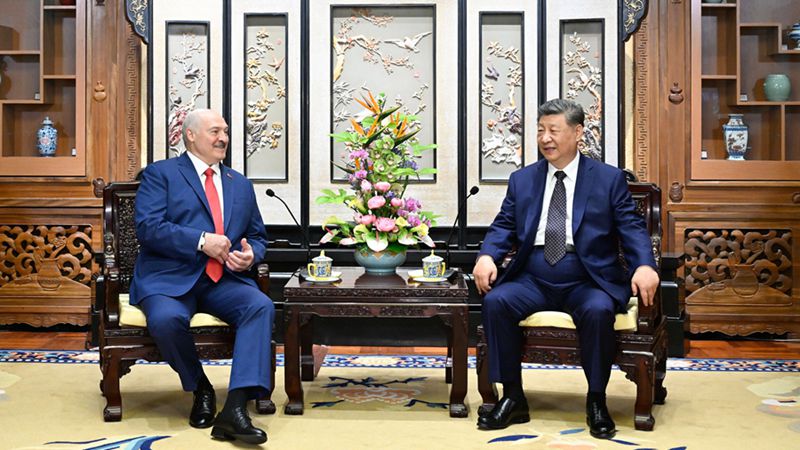 习近平会见白俄罗斯总统卢卡申科.jpg
