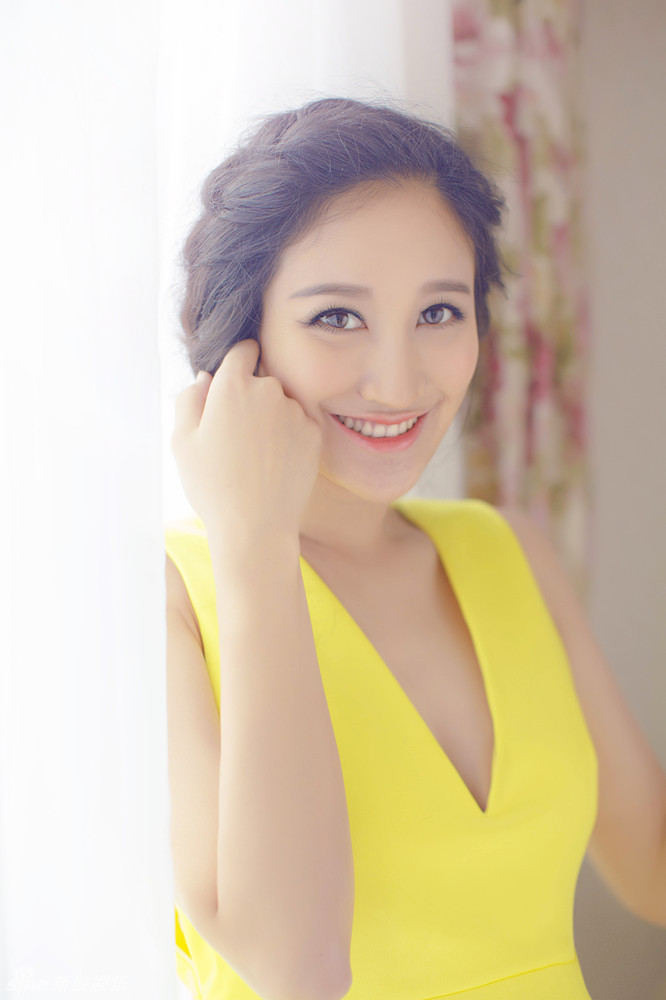 组图:曾泳醍写真造型亮眼 清新微笑甜姐范儿足(图1) 组图:曾泳醍写真造型亮眼 清新微笑甜姐范儿足(图1)