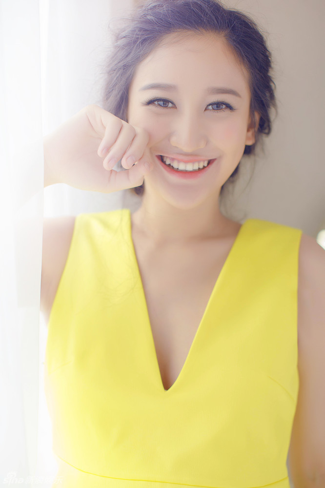 组图:曾泳醍写真造型亮眼 清新微笑甜姐范儿足(图3) 组图:曾泳醍写真造型亮眼 清新微笑甜姐范儿足(图3)