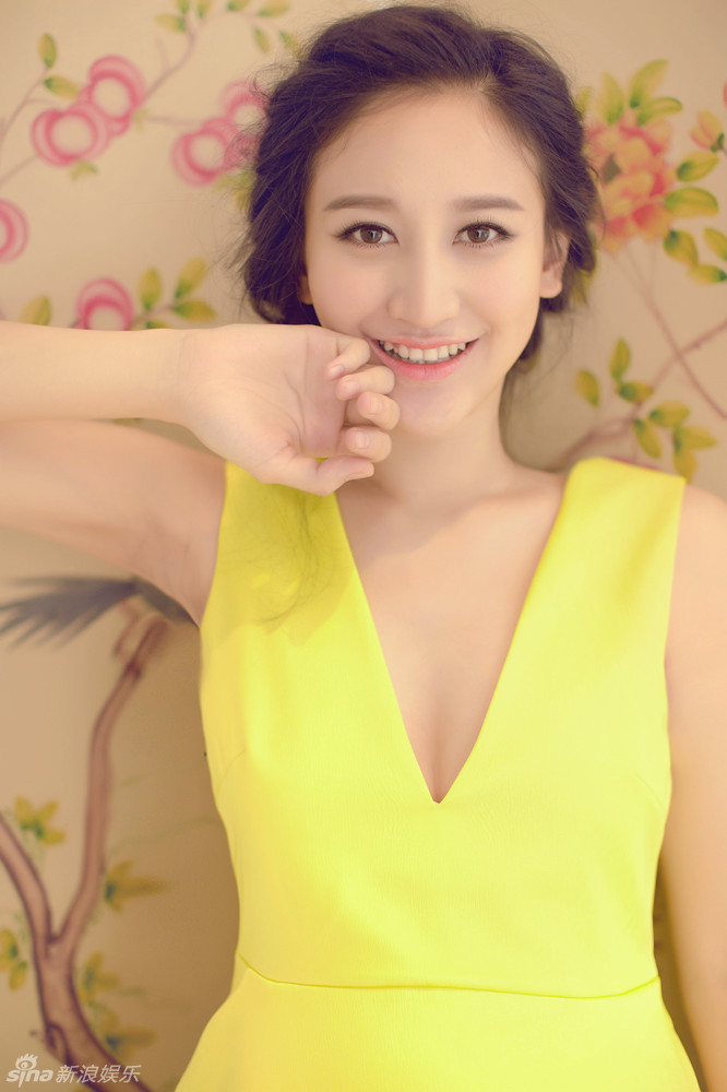 组图:曾泳醍写真造型亮眼 清新微笑甜姐范儿足(图4) 组图:曾泳醍写真造型亮眼 清新微笑甜姐范儿足(图4)